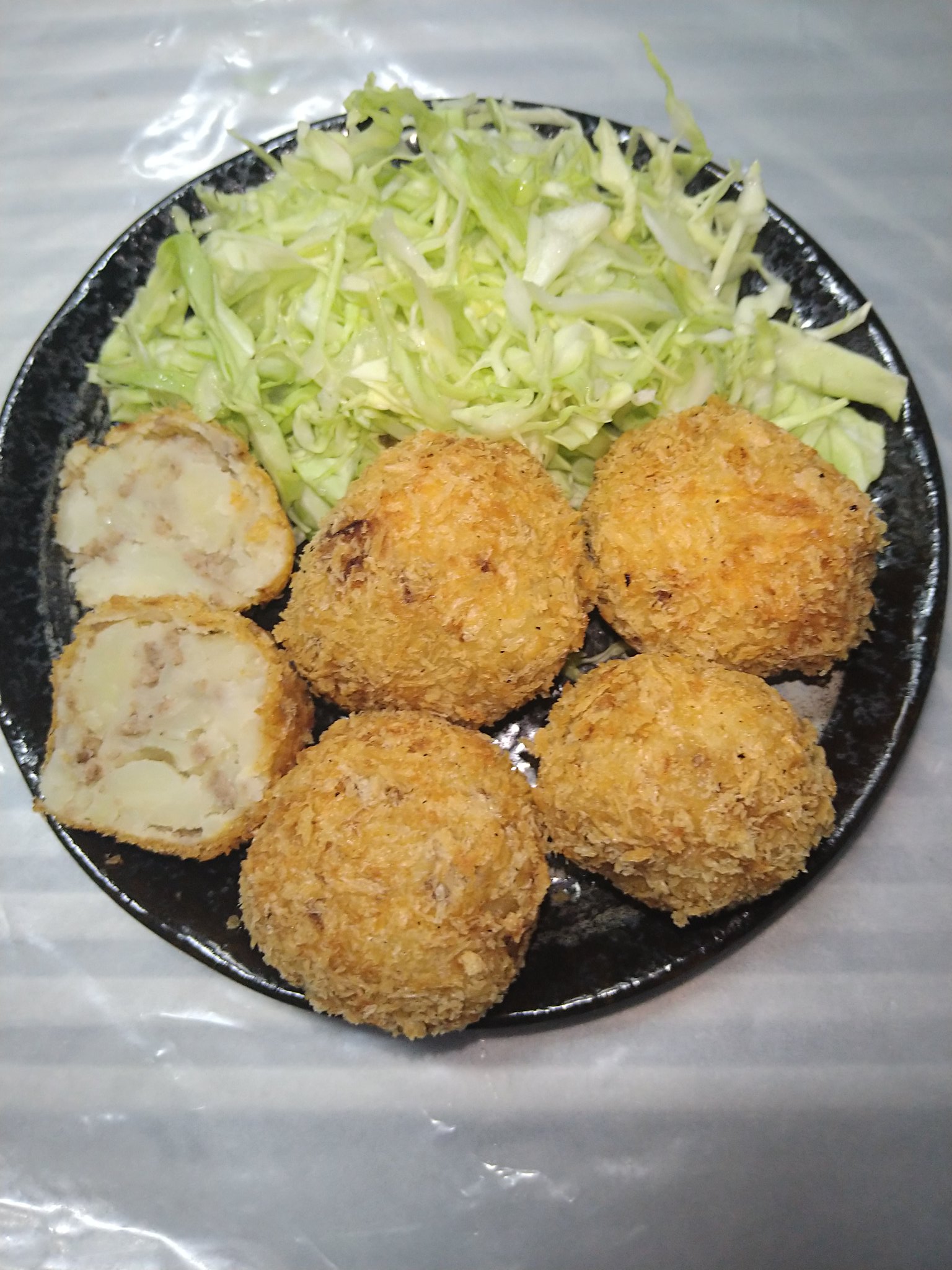 佐々木 武志 本日の一品 ポテトコロッケ ジャガイモが余っていたので お弁当用にコロッケをキテレツ大百科の歌の通りに作りました ゞ T Co 47pykrzsv0 Twitter