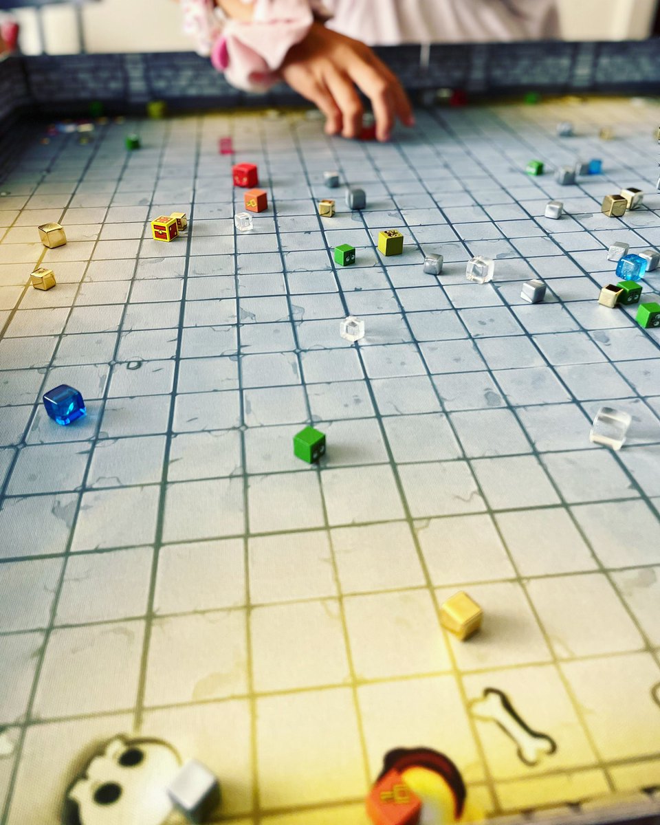 gamewithjess's tweet photo. Dungeon Drop! 💎⚔️ #dungeondrop #phaseshiftgames #boardgames #boardgamegeek #gamenight https://t.co/B59Lpu9Fgi