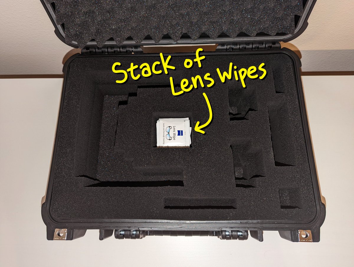 shaunsanders's tweet photo. Kinda obsessed with the #metaverse. Just finished my #apache3800 case for my #oculus #Quest2 that allows my headset to charge via the @bobovr_official M1 Pro while close & in transit. Also fits a stash of @ZEISSvisionIN lens wipes. *chefs kiss* π€ https://t.co/KIZLJhgLJv