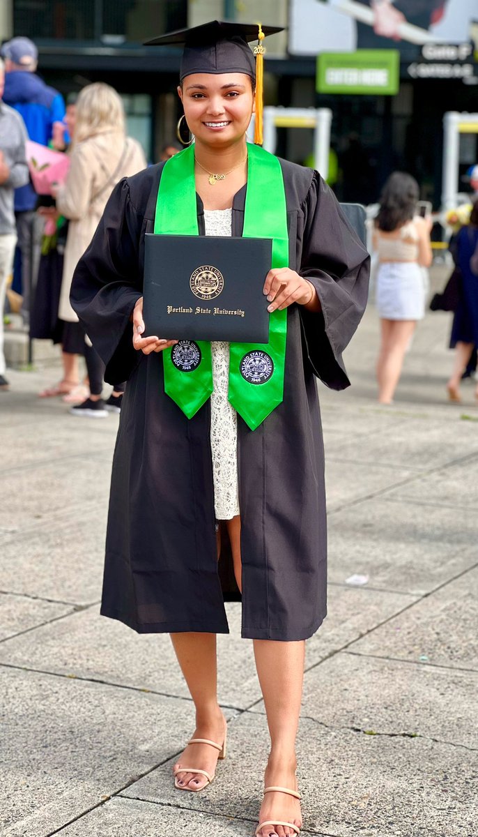akperera's tweet photo. And it is done 🙌🏽✨#SuperPROUD 🦚
#PSU22 🎓 https://t.co/Y7n6ei8lhz