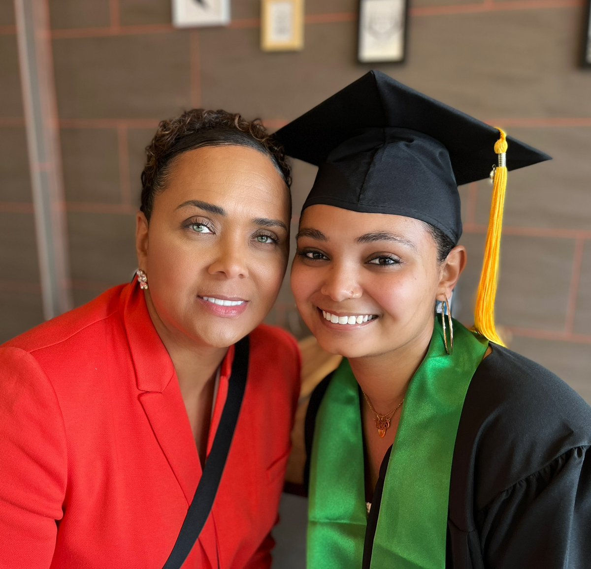 akperera's tweet photo. And it is done 🙌🏽✨#SuperPROUD 🦚
#PSU22 🎓 https://t.co/Y7n6ei8lhz
