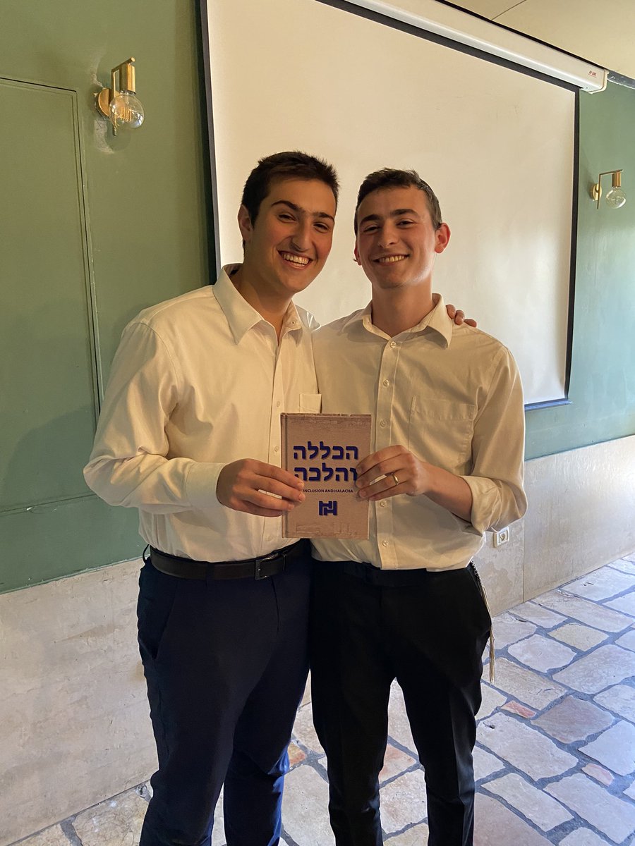 YHBFLeadershipP's tweet photo. “Hashem speaks in a קול דממה דקה- a small, silent voice, and our עבודה as leaders is to bring others close to Torah by listening to that whisper which beckons us to come close to Torah as well.” 

- Morty Wolfson 

YK to the entire #leadership program for a great year! https://t.co/zmQOTuL4jq
