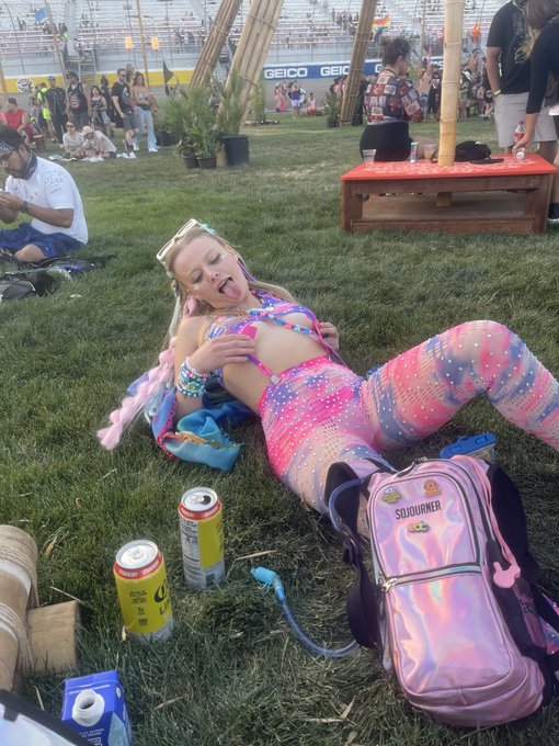 Some BTS of EDC.. I wasn&rsquo;t even that tipsy i promise 🤣😅💕 https://t.co/Lc7iImjDfK