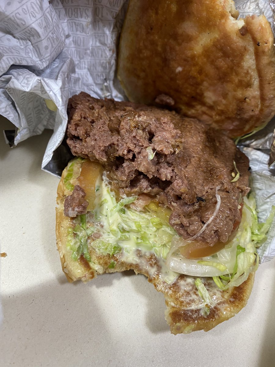 lauravacaceres's tweet photo. Compre unas hamburguesas en el corral las cuales la carne viene cruda,con mal sabor y textura, pense que era un buen restaurante, que mala experiencia, con esto que me paso no les recomiendo comer en este lugar ya que puede salir intoxicado por una mala preparación. @ElCorral_ https://t.co/YVQoxSW63J