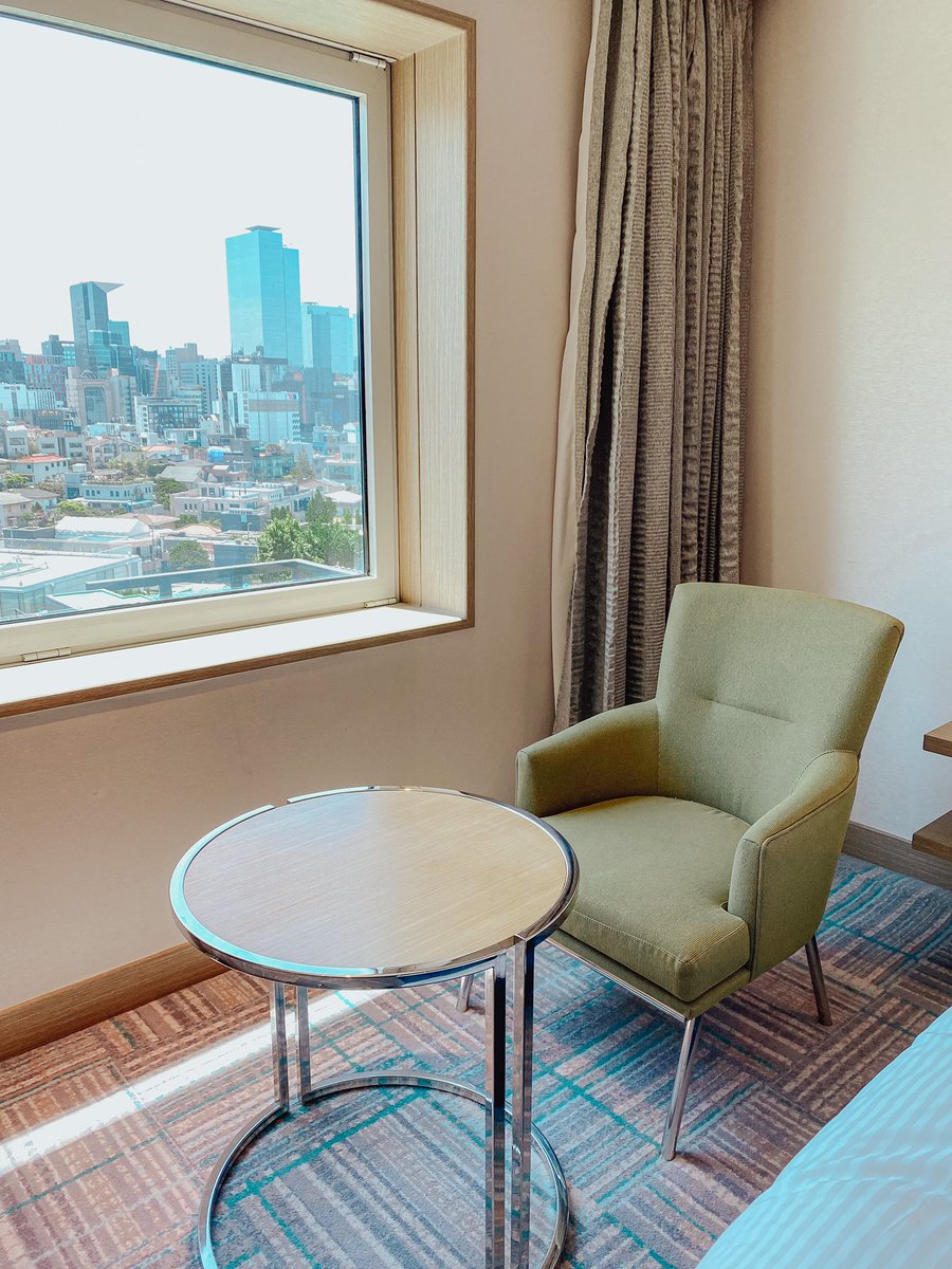 ParelazZ's tweet photo. รวมรีวิวที่พักในเกาหลีในรอบนี้
1.Novotel Ambassador Gangnam Seoul
เป็นรร.ที่ประทับใจที่สุด ตั้งแต่เคยไปเที่ยวเกาหลีมา การบริการคือดีมาก ดีตั้งแต่พนักงาน concierge แค่ลากกระเป๋าเข้าประตูก็วิ่งมาลากแทนแล้ว เป็นแบบนี้ทุกรอบ รร.ใส่ใจแขกมากๆ ห้องพักสะอาด #รีวิวเกาหลี https://t.co/4yz57m1cNe
