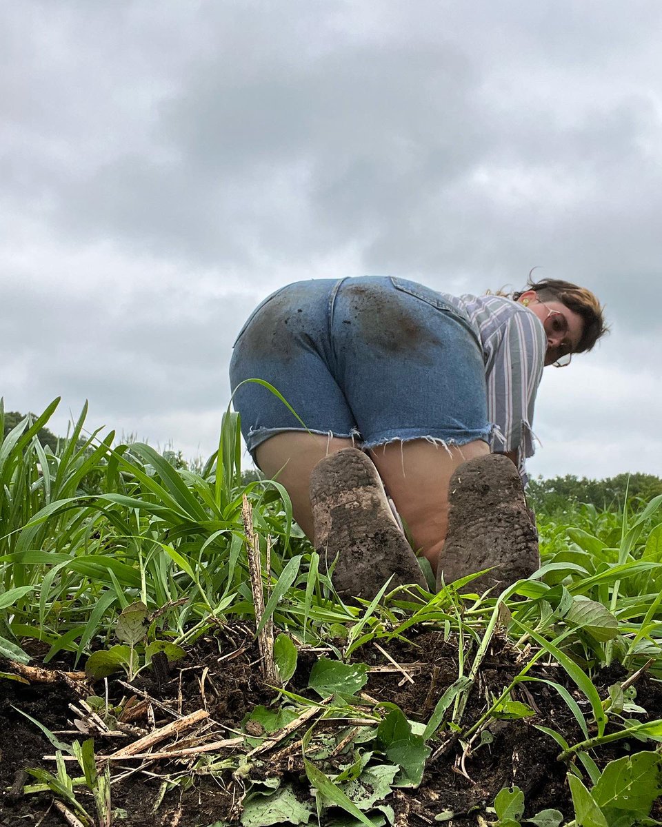 slowmotionbutts's tweet photo. Being a lil #farmslut https://t.co/A90tQVL6jt