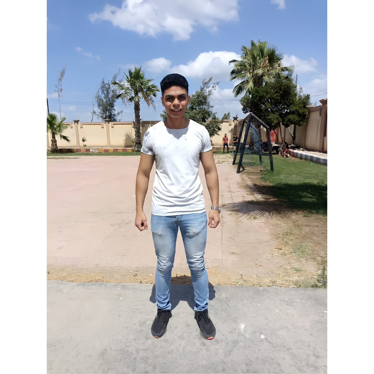 الي نكش وندب يستحمل قله الادب😉🤫