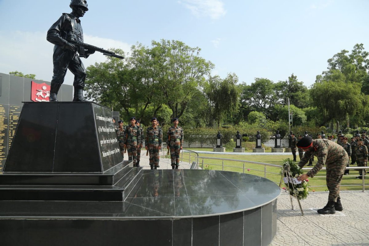 Whiteknight_IA's tweet photo. #WhiteKnight50
#AmritMahotsav
#GOC @WhiteKnight_IA laid a wreath in a solemn ceremony at Aswamedh Shaurya Sthal to pay homage to the bravehearts on the occasion of the Golden Jubilee of the @WhiteKnight_IA. He also planted a sapling on the occasion.
@adgpi
@NorthernComd_IA https://t.co/slEEL3kFNb