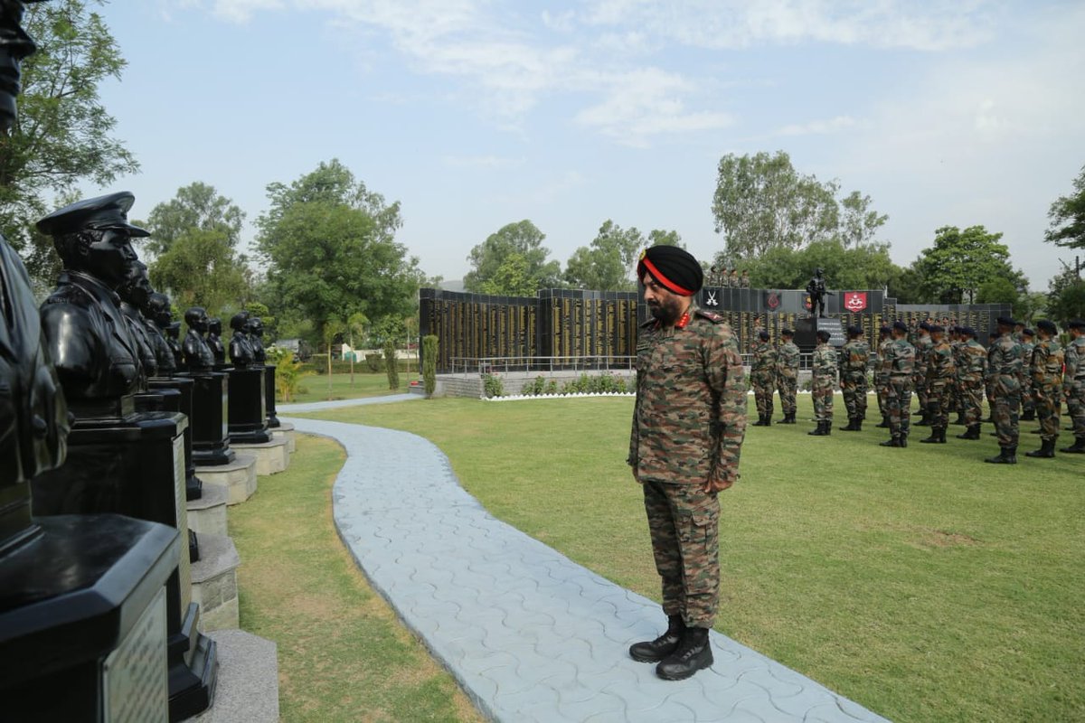 Whiteknight_IA's tweet photo. #WhiteKnight50
#AmritMahotsav
#GOC @WhiteKnight_IA laid a wreath in a solemn ceremony at Aswamedh Shaurya Sthal to pay homage to the bravehearts on the occasion of the Golden Jubilee of the @WhiteKnight_IA. He also planted a sapling on the occasion.
@adgpi
@NorthernComd_IA https://t.co/slEEL3kFNb