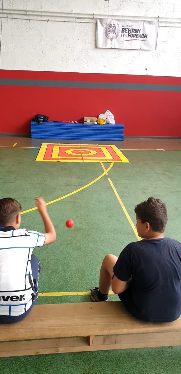 Cite_educBehren's tweet photo. Les élèves du collège en action sur le thème  "sport et handicap", après l'intervention des représentants du comité handicap 57 @Eug57 @de_stephh @SabriZeghib @nellybodo @CelinePlontz_M https://t.co/XwS5pVr1EV
