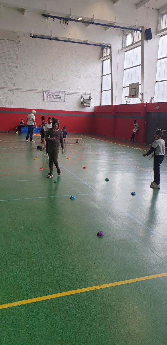 Cite_educBehren's tweet photo. Les élèves du collège en action sur le thème  "sport et handicap", après l'intervention des représentants du comité handicap 57 @Eug57 @de_stephh @SabriZeghib @nellybodo @CelinePlontz_M https://t.co/XwS5pVr1EV