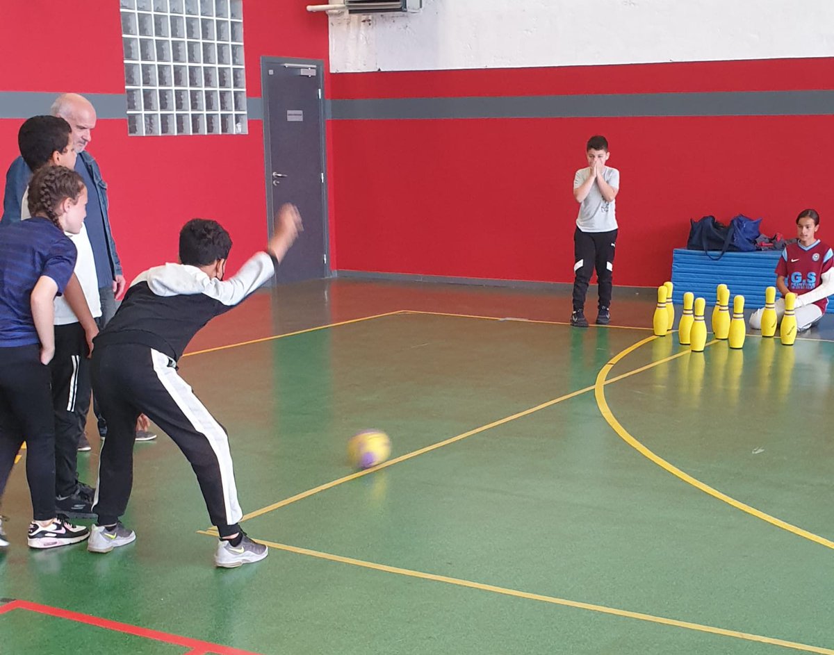 Cite_educBehren's tweet photo. Les élèves du collège en action sur le thème  "sport et handicap", après l'intervention des représentants du comité handicap 57 @Eug57 @de_stephh @SabriZeghib @nellybodo @CelinePlontz_M https://t.co/XwS5pVr1EV
