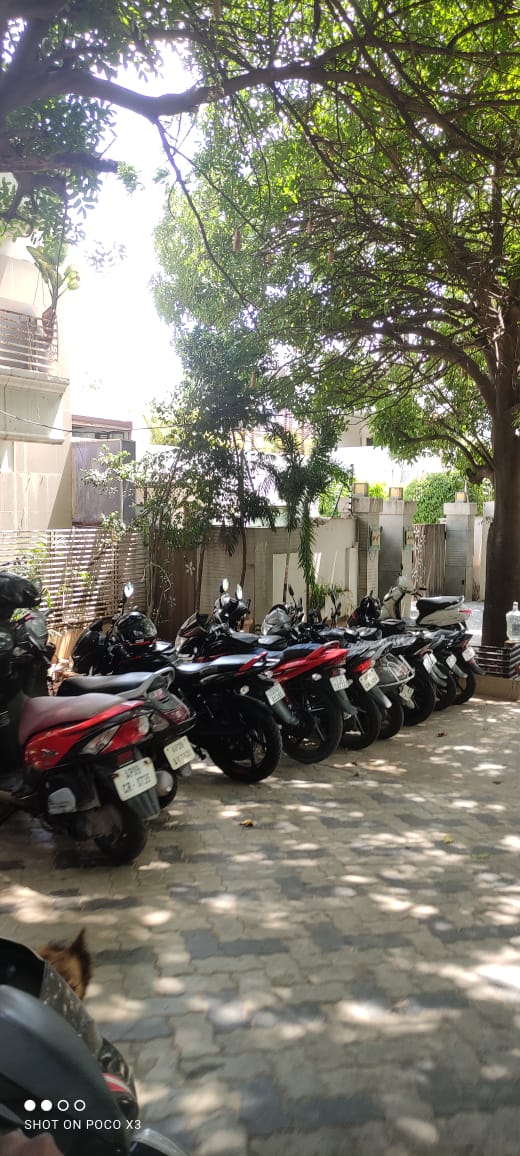 Ntr2me's tweet photo. Ninnane @tarak9999 anna home vaipu poina ..anna ledu intlo but feeling happy for seeing home.
#ManOfMassesNTR https://t.co/VyVtI6nGwR