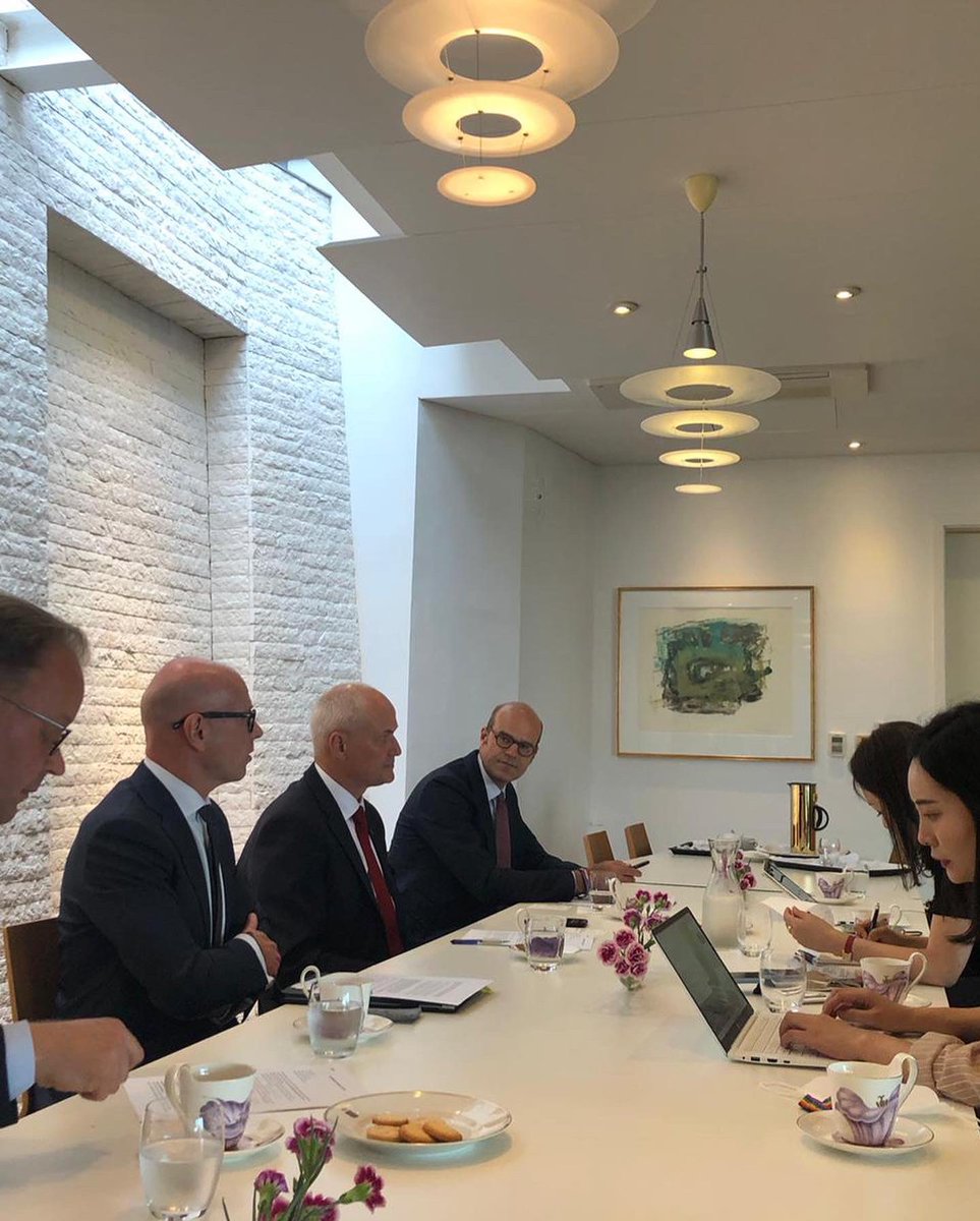 Thanks to the major 🇰🇷 daily Hankyoreh for letting me and my Nordic colleagues share some of our perspectives and experiences on #LGBTQ rights and gender equality! 🏳️‍🌈🇳🇴🇫🇮🇩🇰🇸🇪 <a href="/Kulturdep/">Kultur- og likestillingsdepartementet</a> #PrideMonth <a href="/Utenriksdept/">Utenriksdepartementet</a>