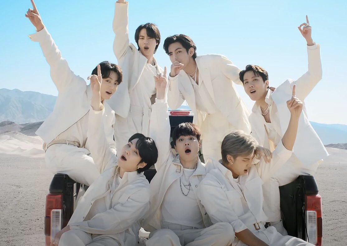 Mikrokosmos952's tweet photo. HAPPY BTS DAY!! MY LOVELY ARMYS OUT THERE WHO ARE THE MOST INSPIRING AMAZING PEOPLE I HAVE MEET GRATEFUL AND BLESSED FROM THE BOTTOM OFF MY HEART MAY ALL BLESSING AND JOY BE WITH US ALL PURPLE YOU BTS AND ARMY 🫰🏻💜 WE ARE THE GREATEST TEAM EVER @BTS_twt #9YearsOfSpringWithBTS https://t.co/43vH35RfWp