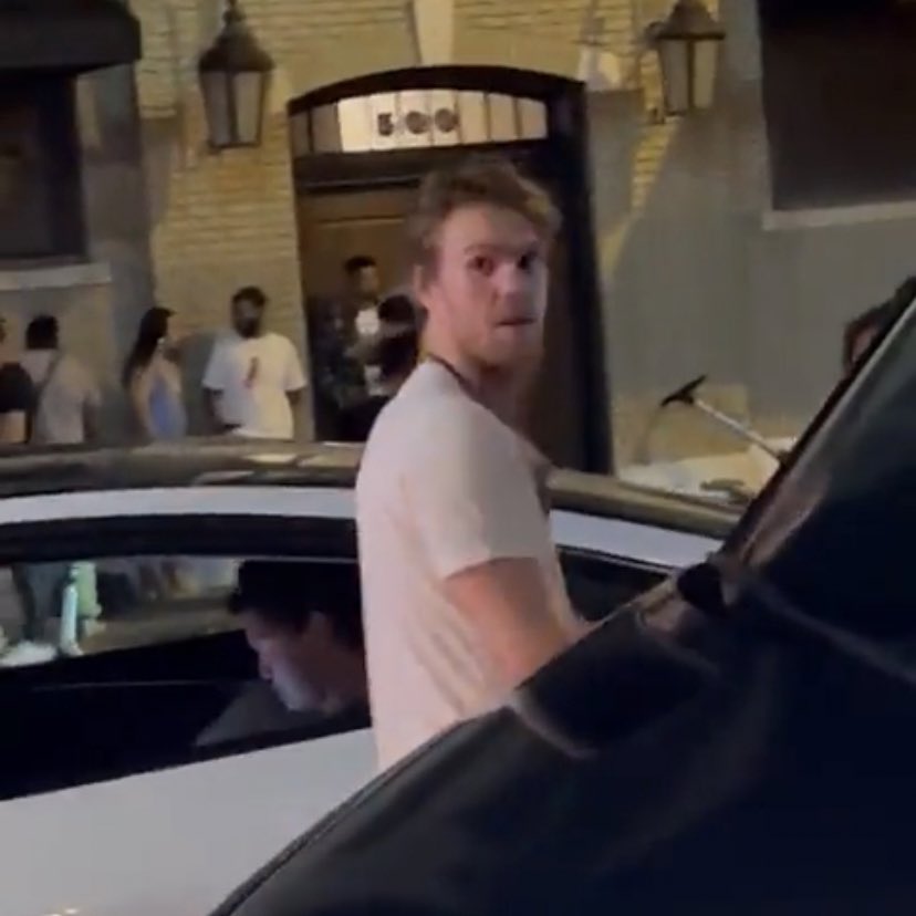 reereebarz's tweet photo. 🚨BREAKING: Oilers captain, Connor Mcdavid caught cheating on Lauren Kyle. Sources say the 2022 playoff wag jackets were his breaking point. https://t.co/b4I0U9bRbE