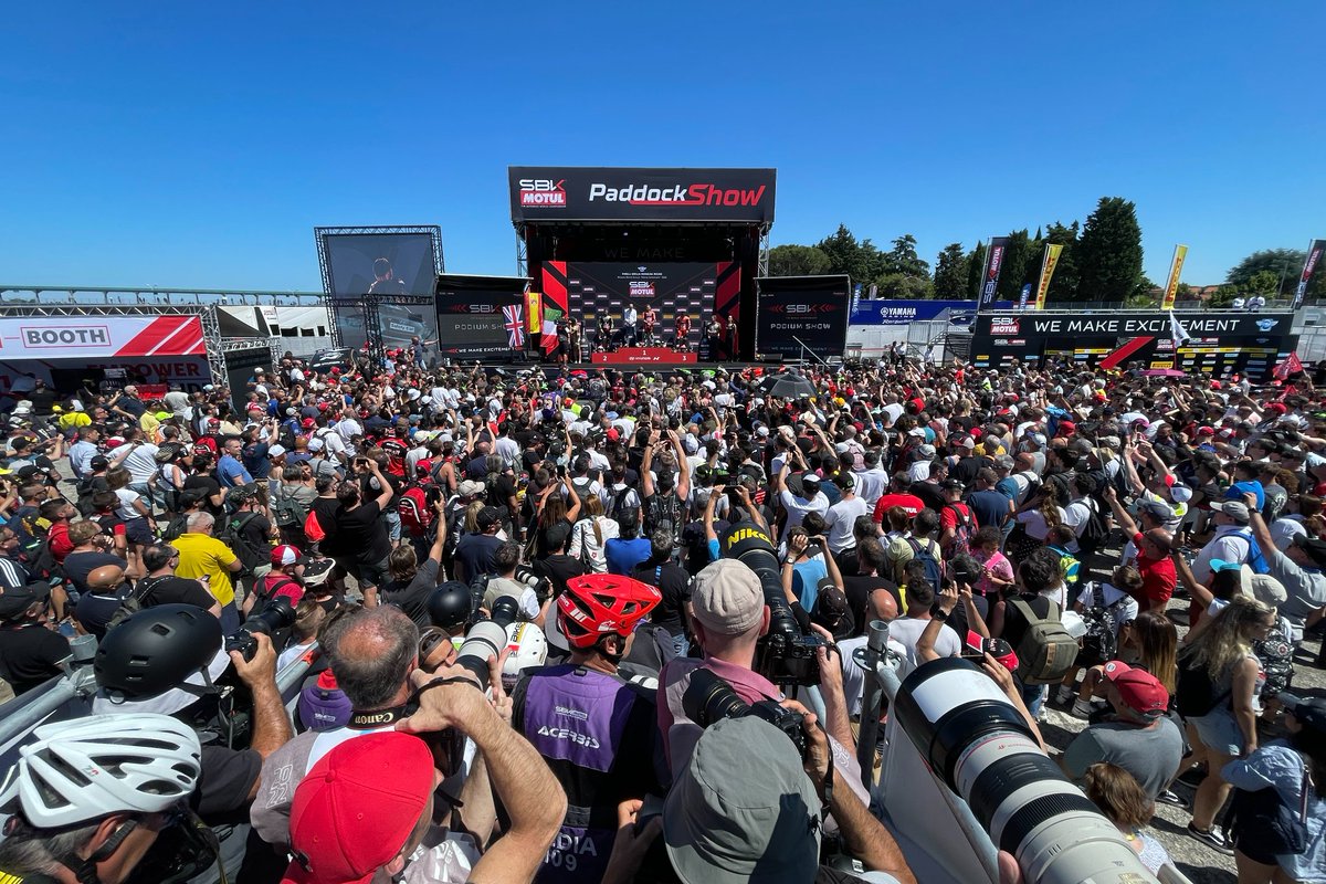Kawasaki_Italia's tweet photo. Nel weekend tutto italiano di #Misano Jonathan Rea porta a casa un secondo posto in Gara 1, un terzo posto in Superpole Race e un quarto posto in Gara 2.

🙏 Un caloroso grazie a tutti i tifosi #Kawasaki che hanno colorato l’autodromo. 💚  

#ITAWorldSBK 🇮🇹 #ForzaKawa https://t.co/QN8BqSwmsy