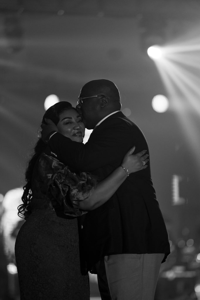 DeniseNyakeru's tweet image. Joyeux anniversaire à toi mon cher et tendre époux ! 

Que Dieu te garde et fasse luire sur toi Sa face. Qu'Il te donne encore plus de sagesse et de force pour la tâche qu'IL t'a confiée, surtout en ces moments où notre pays se bat contre l’ennemi.