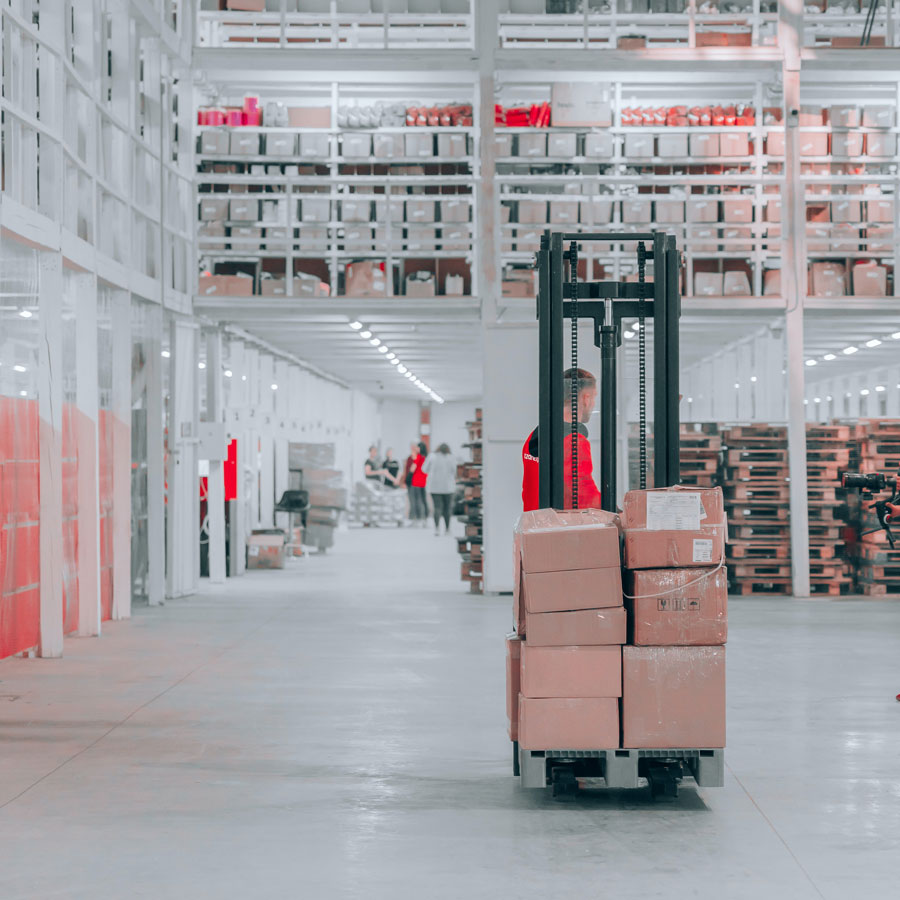 EU_OSHA's tweet image. Poor air quality, slippery floors or excessive pressure at work are some of the risks associated with in-house transport and materials handling. 

This #OSHwiki article provides an overview of the main occupational risks factors faced by this job sector: osha.europa.eu/en/oshnews/osh…