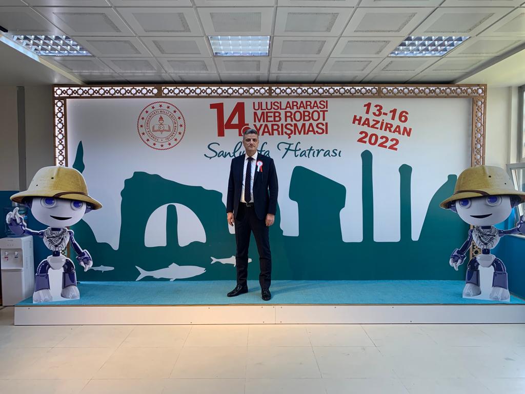 hataymem's tweet photo. İl Milli Eğitim Müdürümüz Sayın Mesut ÇERKO; Şanlıurfa'da yapılan 14. Uluslararası MEB Robot Yarışmasının Açılış Törenine katıldı. İlimiz Hatay’dan Robot Yarışmasına katılan okulların stantlarını gezen İl Müdürümüz Öğretmen ve Öğrencilere başarılar diledi.@tcmeb @mesutcerko https://t.co/3Vtc6bK38n