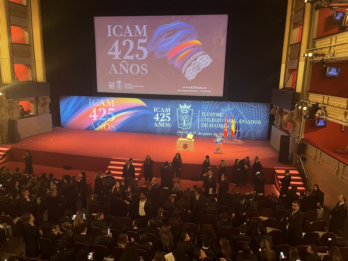 AnaRDelg's tweet photo. Comenzamos el #425ICAM, una semana llena de actividades a la que me enfrento con mucha ilusión.
Hoy recibimos a los nuevos letrados/as de #Madrid que jurarán su cargo ante Felipe VI en una ceremonia centenaria https://t.co/3kxXHIVNrN