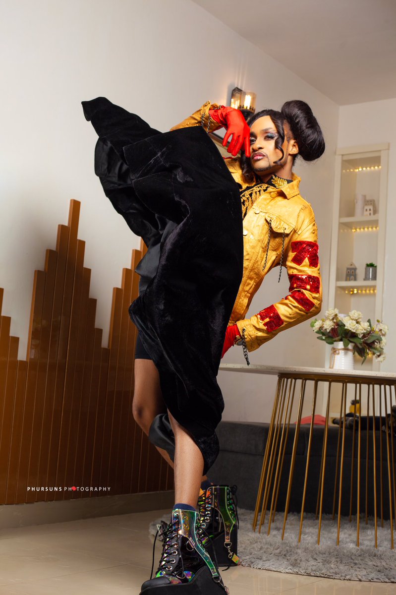 JacketsbyNimi's tweet photo. Pop culture Icon @DENRELE_EDUN ‘RELE’ reimagined in our Bespoke 12k gold Vanity Jacket ™
The enigma that is Denrele Edun is likened to Gold; a corrosion-resistant metal that stays shiny forever.
To us the Rele brand is a golden brand.
#JacketsbyNimi #relegoldjacket https://t.co/yQJLWnQjuV