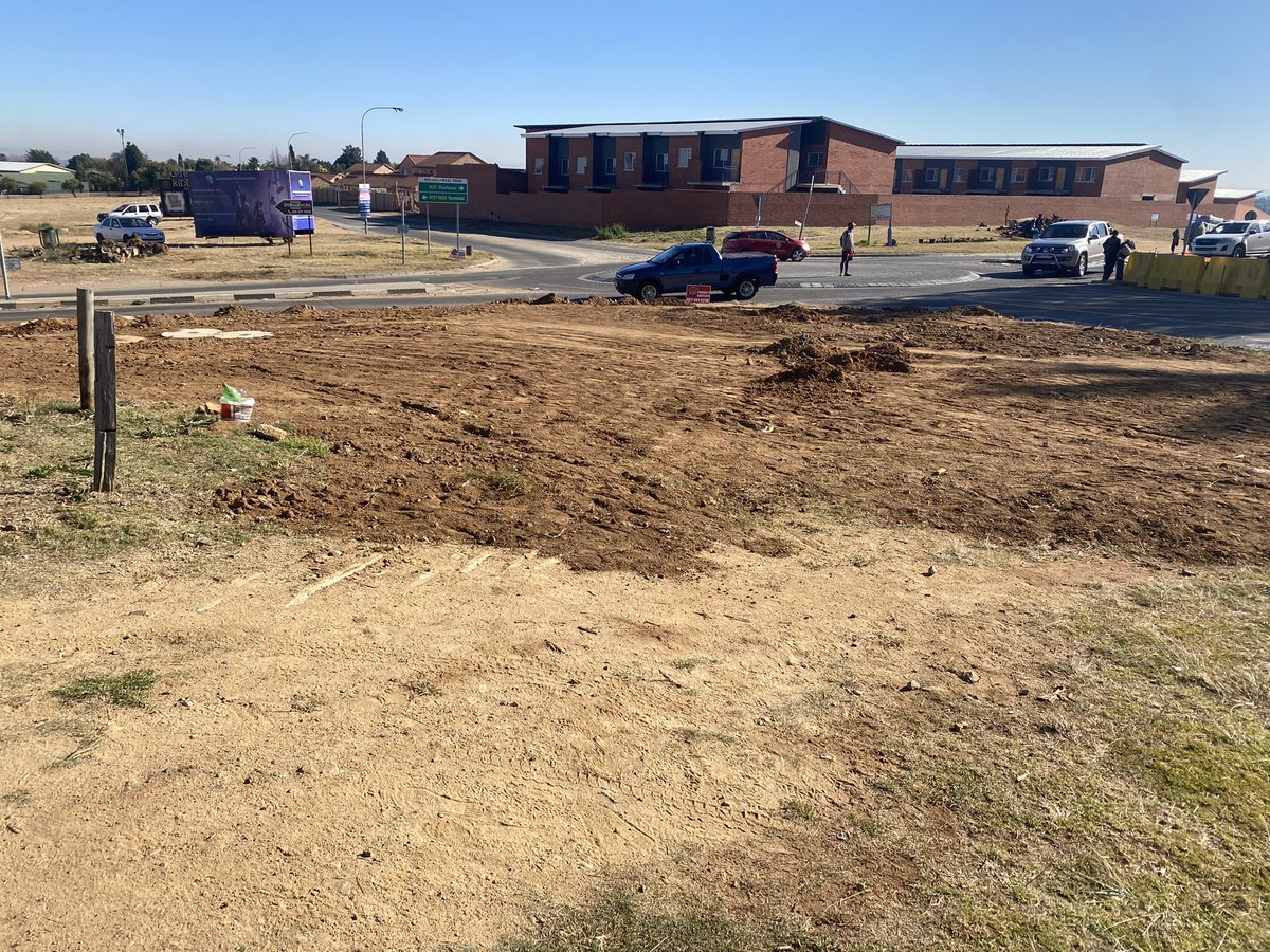henriettefroh's tweet photo. So good to see months of nagging to get #servicedelivery jobs done in Ward 64 (#TheReeds) paying off. Thank you @CityTshwane for coming to the party and helping residents feel safer by cutting overgrown bush and filling  gapping holes in public spaces. @HermanMashaba @Action4SA https://t.co/44aswtqaZp