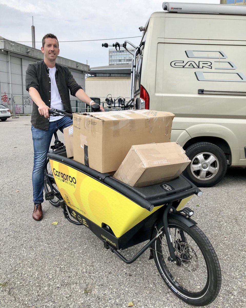 Cycling_Embassy's tweet photo. No car, no problem.
Weโre hard at work setting up the Dutch Cycling Pavilion in preparation for this weekโs @VelocitySeries Conference in Ljubljana. #VC22
Thank goodness for @CargorooBike. https://t.co/qy8iysFJMG
