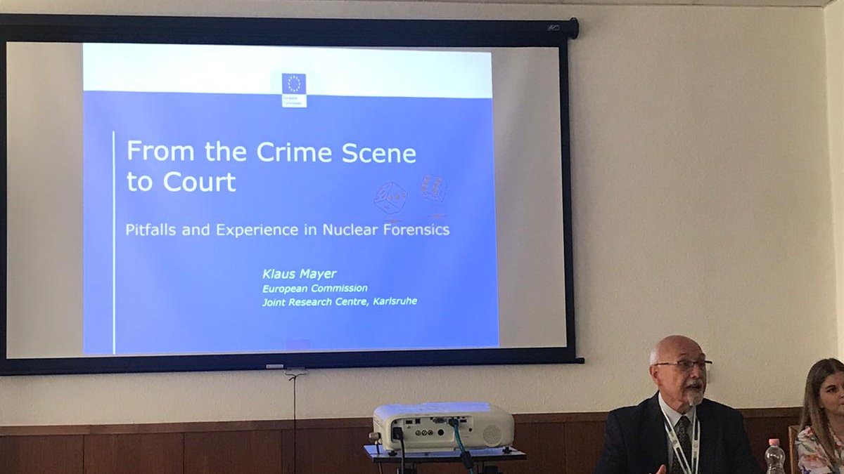 Dr. K. Mayer from Joint Research Centre #JRC discussed lots of aspects of #NuclearForensics and its pitfalls. 'The probability is low but the impact is high - that is why we need to get prepared for real-life crimes and establish proper procedures in advance.' ☢️ #h2020 #workshop