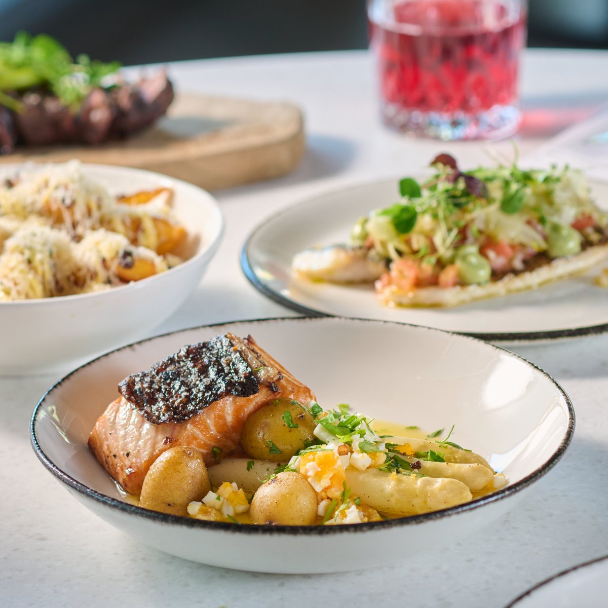 Doesn't this genever marinated salmon, with white asparagus &amp; choron sauce look gorgeous? Come try it at @Lucias_restaurant