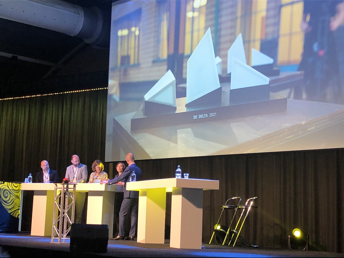 Deltapremiewinnaars Margie Topp en @vos_steven op jaarcongres <a href="/Ver_Hogescholen/">Vereniging Hogescholen</a> over belang praktijkgericht onderzoek: ‘We hebben verantwoordelijk richting het werkveld waar onze studenten terechtkomen om de kennisproblemen die daar spelen op te pakken’