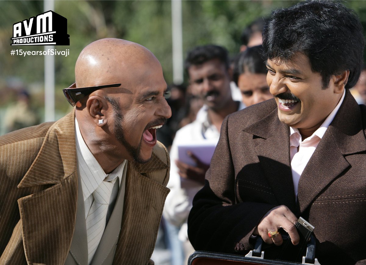 sulthan2022's tweet photo. Mottai boss in real life! An exclusive of Vivekh &amp; Superstar sharing a light moment on the sets!   #15yearsofSivaji

@rajinikanth @shankarshanmugh @arrahman #KVAnand #ActorVivekh 

#AVMProductions #SuperstarRajinikanth https://t.co/rc9LDLCyeR