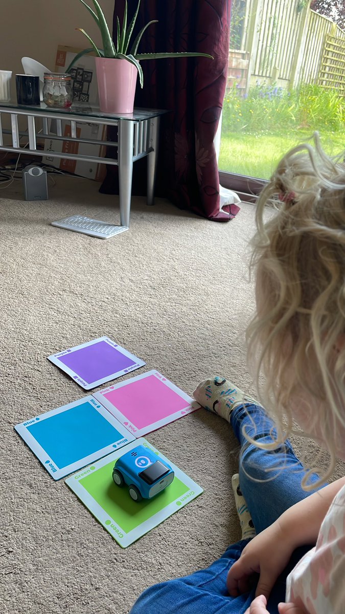 Got a day off so thought I would introduce my 2 year old great niece to the wonders of @SpheroEdu Indi. She is amazed!!