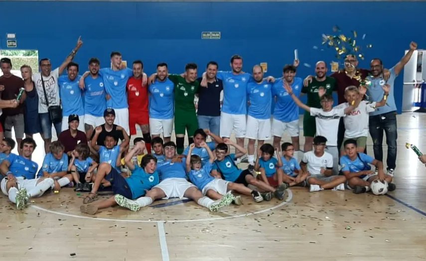 FutsalPonent's tweet photo. 🔝💥✊️Enhorabona Equip Sènior!👍👍👏👏 🤩Vau sortir a pista sense por i vau tornar al vestuari amb HONOR!😜😄🤗😘😘🍾🎊🎉🎆
🗣🗞Notícia: @lleidacom ⏯️ El Ponent Futsal ascendeix...
🙌🙌
1️⃣..2️⃣...3️⃣...PONENT❗️❗️✊️
🍏#viuponent ⚽️#viufutsal 
💙 #AficióPonentFutsal 
🏘#Alcarràs https://t.co/eQusuAjPwV