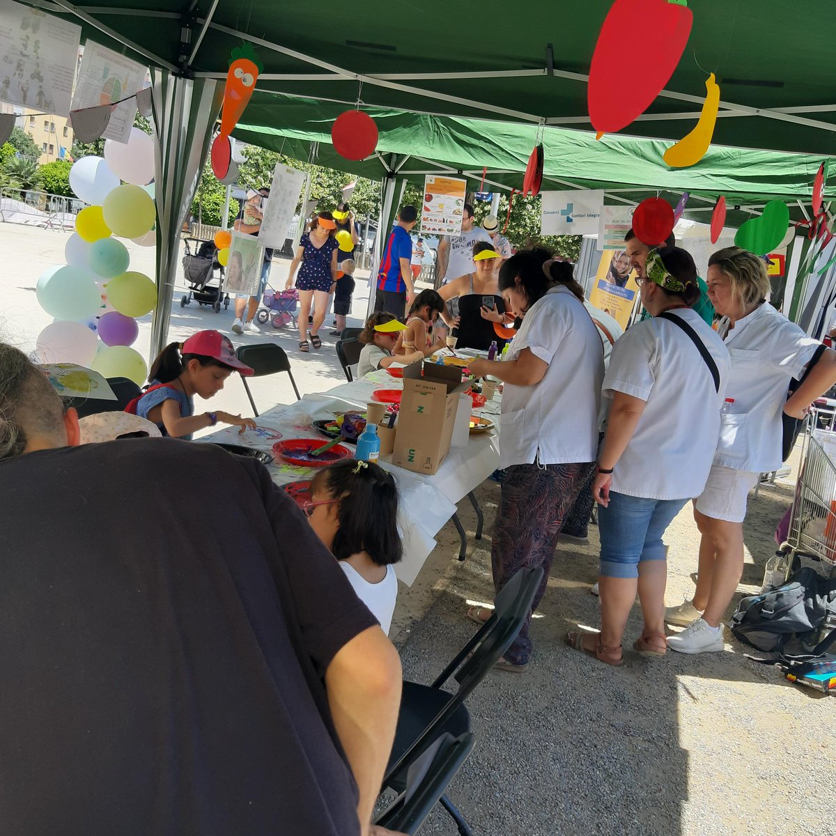 ConsorciCSI's tweet photo. Més de 60 infants i les seves famílies han passat pel taller d'hàbits saludables que els professionals del #CAPCollblanc i del #CAPlaTorrassa han preparat a la de la #FestaDiversitat de #CollblancLaTorrassa de #LHospitalet https://t.co/RZ5JSJB5S1