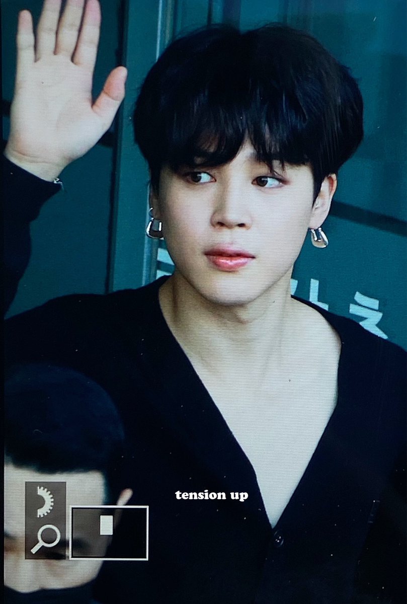 tensionup_1013's tweet photo. 220613 엠카 사녹 퇴근
#지민 #JIMIN #방탄소년단 #BTS 
어캄 아 왕자님🥹🥹❤️❤️❤️ https://t.co/UrIfxb6avS
