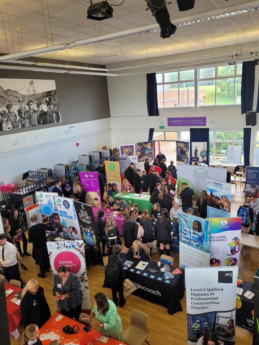 JoEvansMonRCT's tweet photo. Great start to the Careers Fair at @chepstowschool. A huge thanks to all employers taking part today, helping to enhance students knowledge of the World of Work. @CareersWales #greatday #inspiring @opportunities https://t.co/yca0CXjT5r