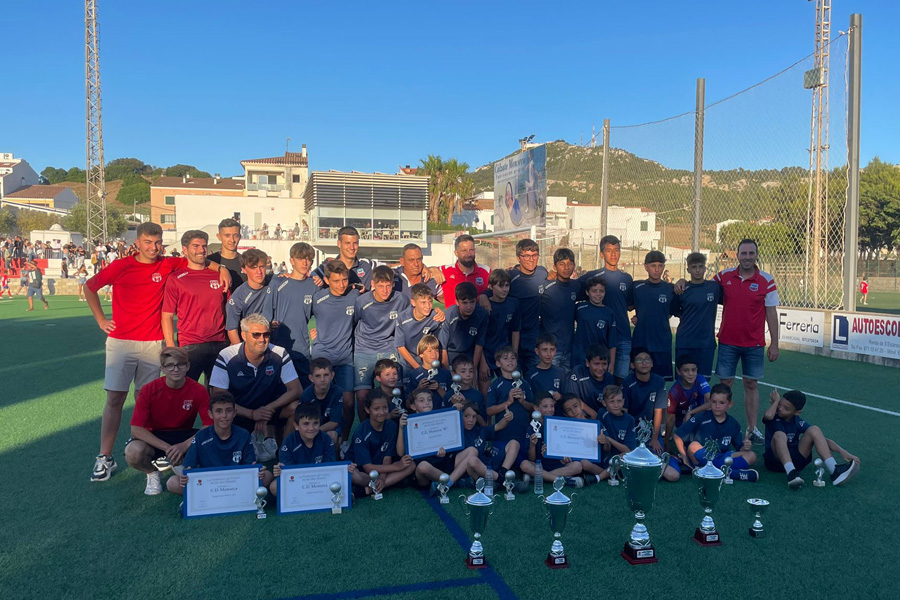 cd_menorca's tweet photo. ENTREGA DE TROFEOS 2021/22
El sábado pasado se hizo entrega de los trofeos a los galardonados esta temporada. Fue el acto oficial que clausuró este curso.
Consulta aquí toda la noticia 👇🏼
⚽️💥 https://t.co/GNfnaSI1wu
💙❤️💙
#cdmen #cdmenorca #cdmenorcatv #cdmentv https://t.co/xpXcRs9aFF