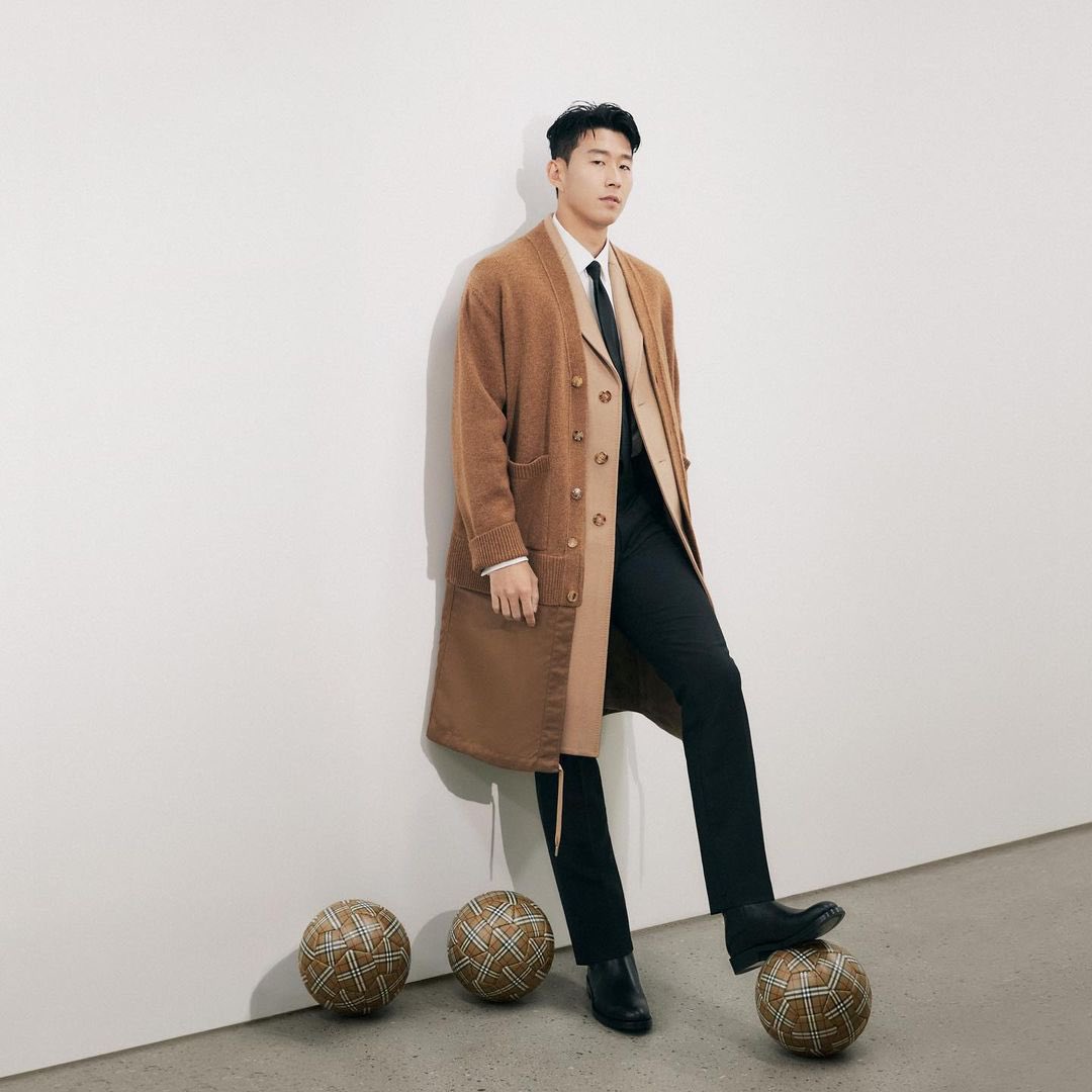 lnstantFoot's tweet photo. Heung-Min Son est le nouvel ambassadeur de la marque Burberry 🤩🤎 https://t.co/tfTOR5fR8e