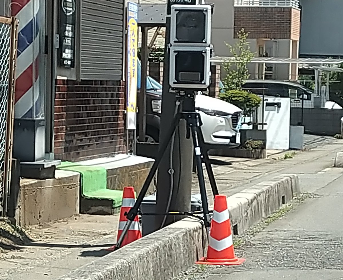 kw_t's tweet photo. さいたま市北区、歩道上に何か通行の妨げになるものが。移動オービス？ https://t.co/APCt9bN6fF