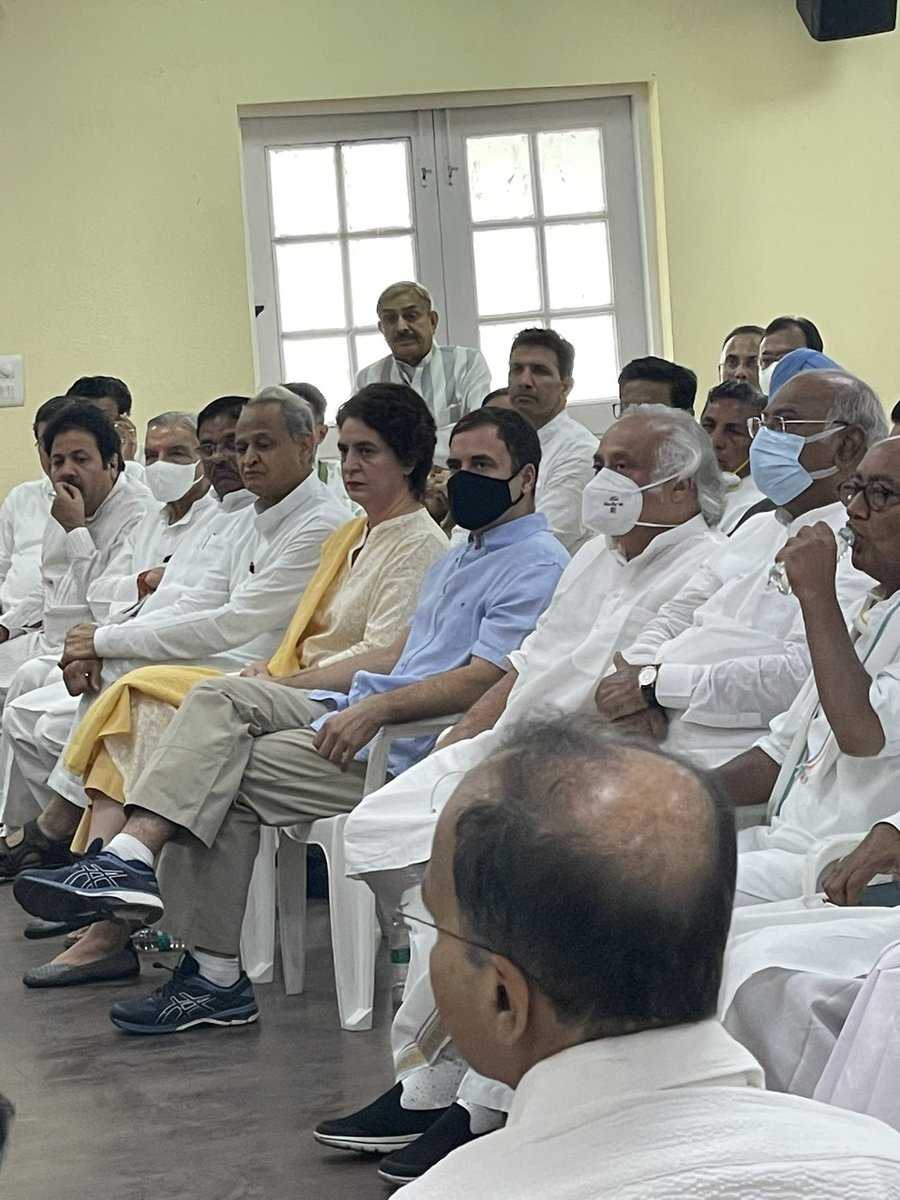 INCIndia's tweet photo. सुनो तानाशाह अपनी गद्दी सम्भालो।
जनता की ताकत लिए सच आ रहा है।।

#IndiaWithRahulGandhi https://t.co/PBR17M82vU