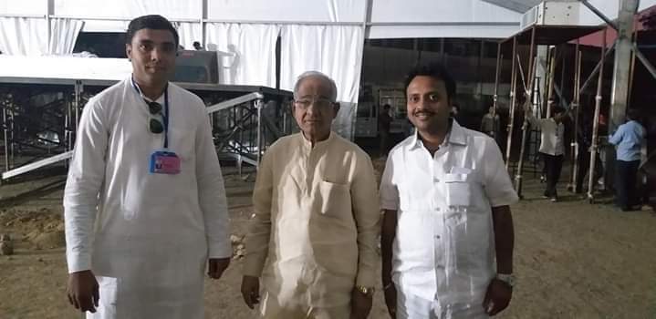 महाराष्ट्र राज्याचे जेष्ठ नेते ,विशाल खान्देशचे नेते अक्कलपाडा धरणाचे जनक,माजी मंत्री मा.श्री.दाजीसाहेब रोहिदासजी चुडामण पाटील यांना उदंड आयुष्याच्या अनंत शुभेच्छा.
