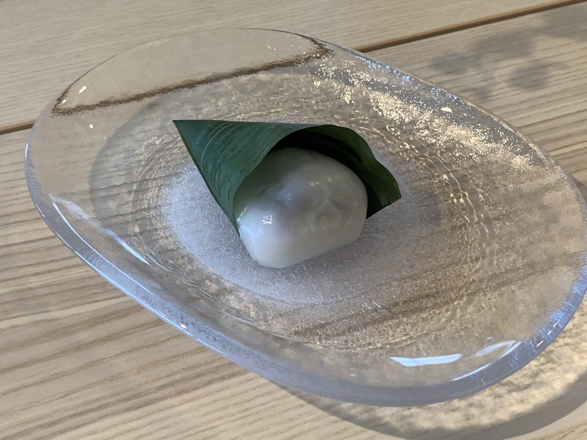 石村萬盛堂 Pa Twitter 今年の夏は 何度食べたくなるだろう 今年も夏和菓子の笹餅がはじまっております 夏の和菓子は ぜひ冷やしてお召し上がりください 食べ終わった後の あの身体の中の体温が下がる感じ あともう一つ いただこう となります 夏 石村萬盛堂 Pa Twitter 今年の夏は 何度食べたくなるだろう 今年も夏和菓子の笹餅がはじまっております 夏の和菓子は ぜひ冷やしてお召し上がりください 食べ終わった後の あの身体の中の体温が下がる感じ あともう一つ いただこう となります 夏