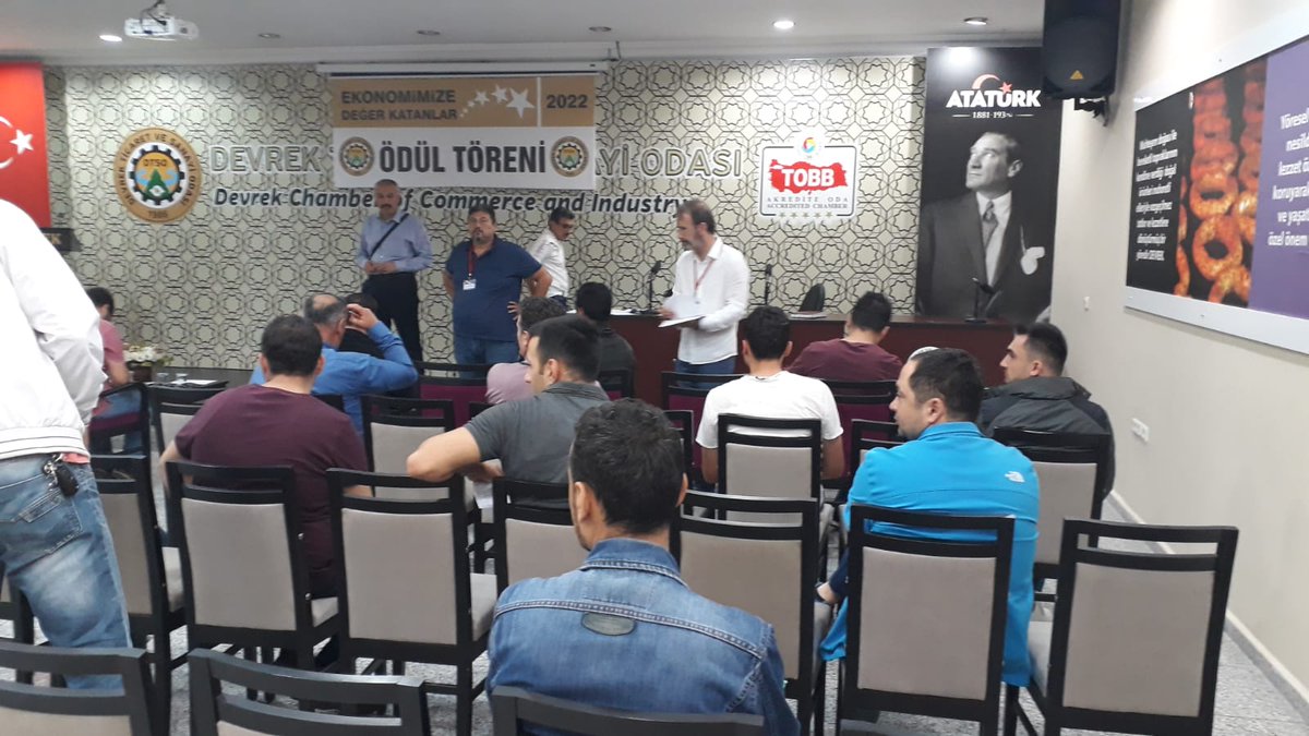DevrekHem's tweet photo. Devrek İlçe Milli Eğitim Müdürlüğü ve Devrek Ticaret ve Sanayi Odası işbirliği ile merkezimizce açılan İş Makineleri (Forklift Operatörlüğü) Kursumuzu başarılı kurs dönemi geçirerek sona erdi.Kurs sonu teorik ve uygulama sınavlarını gerçekleştirdik.@mebhbogm @sdulger43 @il_milli https://t.co/PlsgzfkNiC