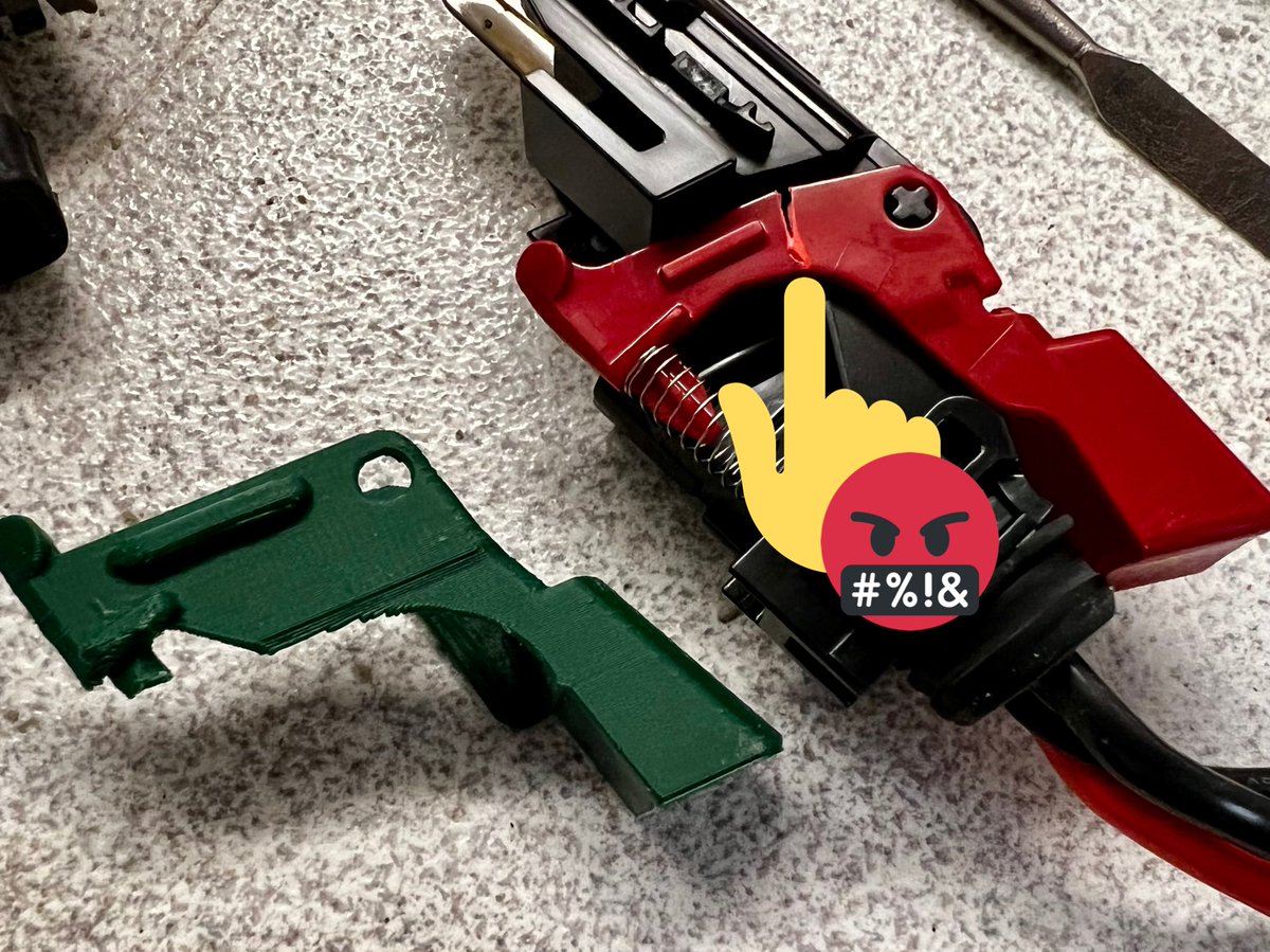 toddanglin's tweet photo. Dyson cordless vacuum stopped working. Problem: broken trigger ๐คฌ Solution: 3D print new trigger ๐
After some tricky repair surgery, Dyson works again and has a custom green trigger. ๐ #practicalprints #3Dprinting https://t.co/ZsyWHpIgRg