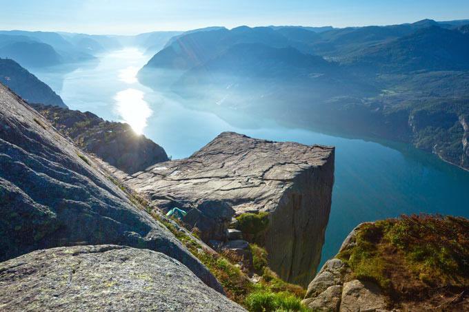 AWMeling's tweet photo. @MYSTIC7 Pulpit rock, Norway. You wanna stay in Stavanger, easy hike up to the pulpit rock, one of the greatest views in the world 🤩 https://t.co/v6ByqRdsPC