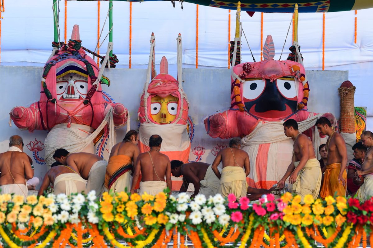 soumyajitt's tweet photo. Deva Snana Purnima Tomorrow

After 2-years, devotees will be allowed to participate in the festival in Puri when Mahaprabhu Jagannath, Lord Balabhadra &amp; Devi Subhadra will be brought to the Snana Mandap (also known as Snana Bedi)

@SPPuri1 issues traffic advisory for tomorrow https://t.co/jdqN5dIdJF