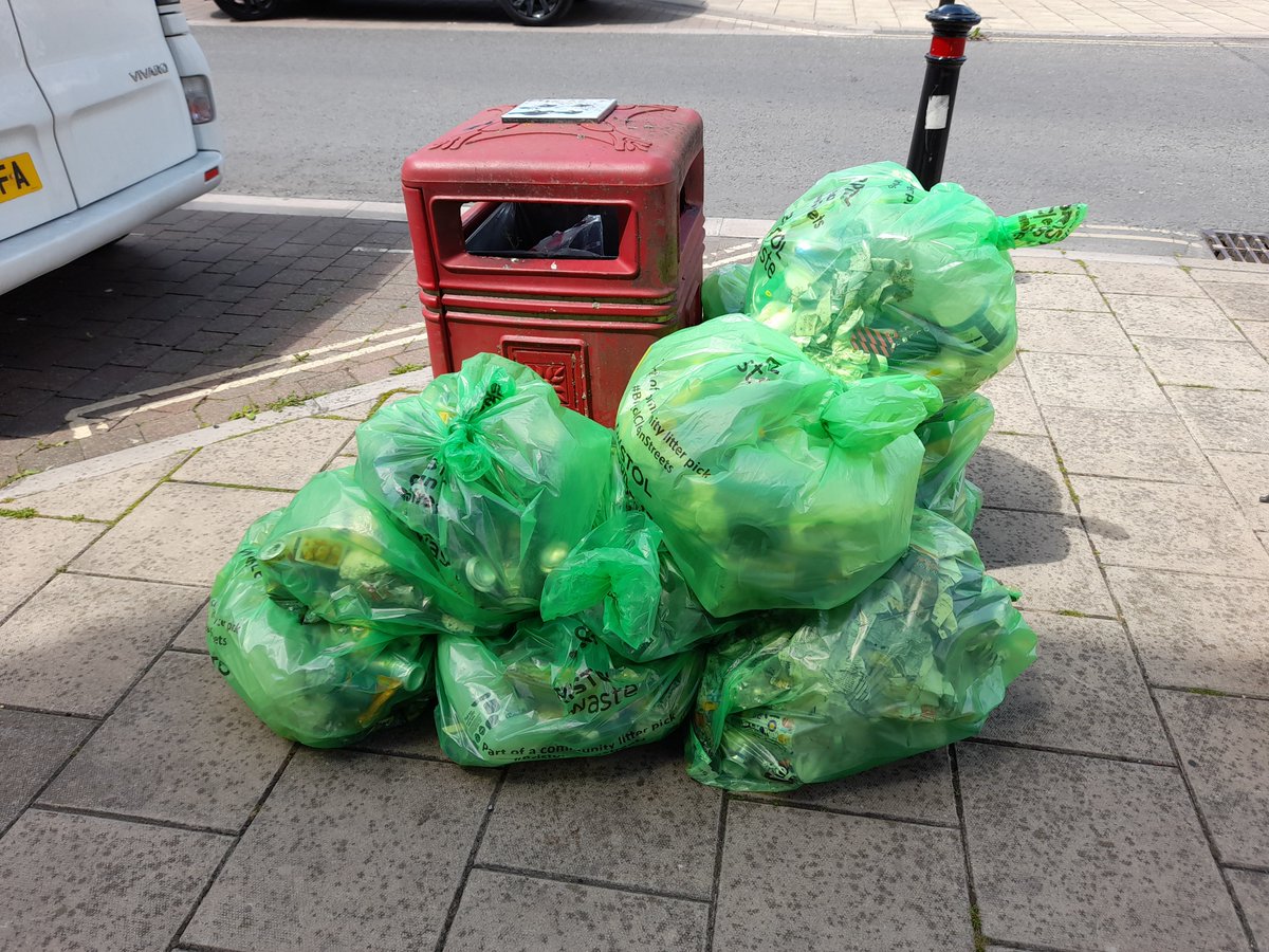 ActivatorMaria's tweet photo. Lockleaze Neighbourhood Trust working with residents and Trinity Academy pupils to keep Lockleaze litter free. Over 6000 steps, 13 bags and 90 minutes of making a difference!
@LoveLockleaze @LockleazeHub @BristolWaste @womblesofficial @CST_Trinity @wesportap #ActiveLockleaze https://t.co/DTTBwOE1Dh