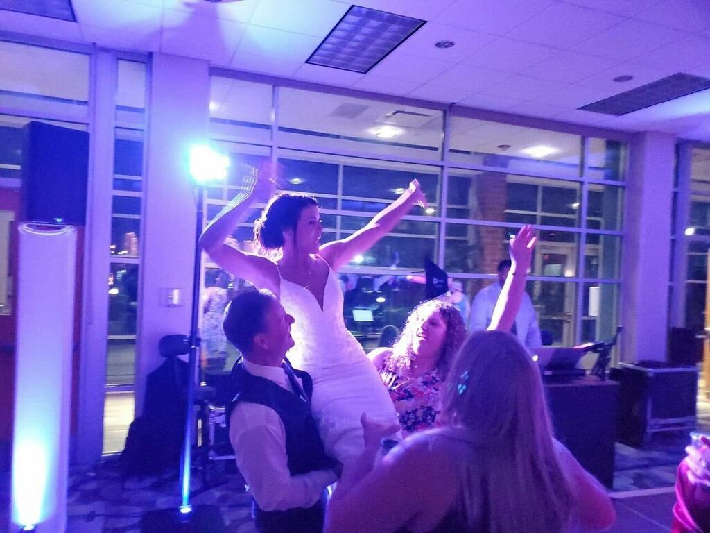 SoundFireDJ's tweet image. It’s approaching midnight. Is your night ending like this? Team @tylerhooyman &amp;amp; @skrallyman were tearing it up last night at the @osh.waterfront.hotel in honor of @amandajschool &amp;amp; Pete Buyeske!! instagr.am/p/Ceu43QAMr-H/