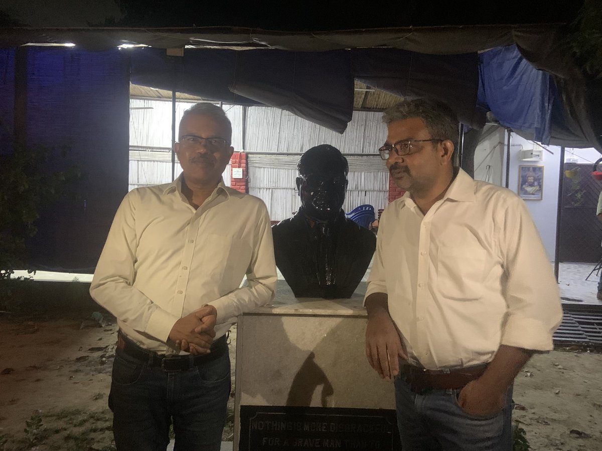 Profdilipmandal's tweet photo. भाई प्रोफ़ेसर रतनलाल के भव्य बंगले पर आंबेडकरवादियों का जमावड़ा और इतिहास लेखन की प्रवृत्तियों पर चर्चा। https://t.co/iDVR7xhQLK